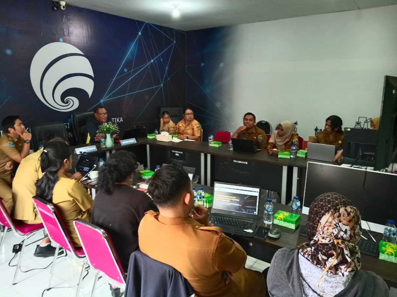 Pendampingan Pengelolaan Website Dinas Perhubungan Sebagai Media Informasi dan Pelayanan Publik Kabupaten Kaimana